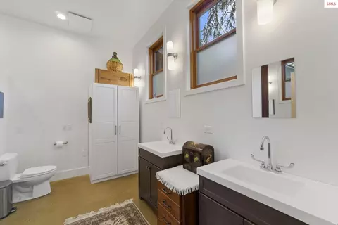 Bath - 815 Pine, Sandpoint, ID 83864 photo 7 of 9