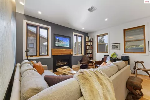 Living - 815 Pine, Sandpoint, ID 83864 photo 2 of 2