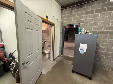 Bath - 258 3rd St, Ponderay, ID 83852 photo 1 of 1