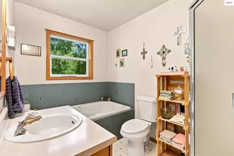 Bath - 345 Tamarack, Sagle, ID 83860 photo 1 of 2