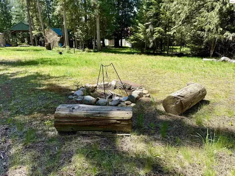Exterior - 8213 Rapid Lightning Rd, Sandpoint, ID 83864 photo 5 of 10