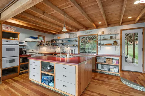 Kitchen - 6162 Eureka Rd, Sagle, ID 83860 photo 4 of 8