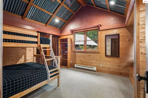 Bedroom - 6162 Eureka Rd, Sagle, ID 83860 photo 4 of 7