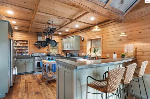 Kitchen - 6162 Eureka Rd, Sagle, ID 83860 photo 1 of 8