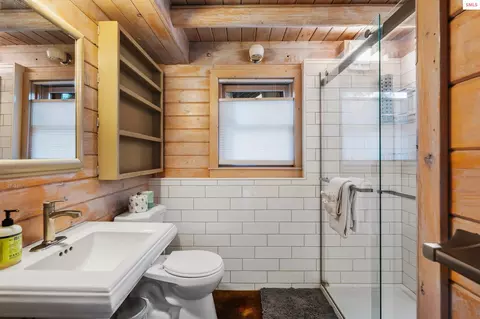 Bath - 6162 Eureka Rd, Sagle, ID 83860 photo 1 of 5