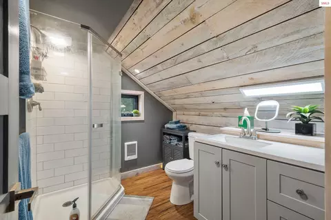 Bath - 6162 Eureka Rd, Sagle, ID 83860 photo 5 of 5
