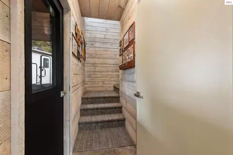 Entry Way - 6162 Eureka Rd, Sagle, ID 83860 photo 5 of 5