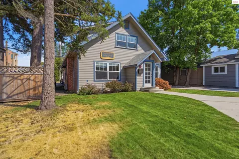 Exterior - 113 S 2nd Ave, Sandpoint, ID 83864 photo 3 of 4