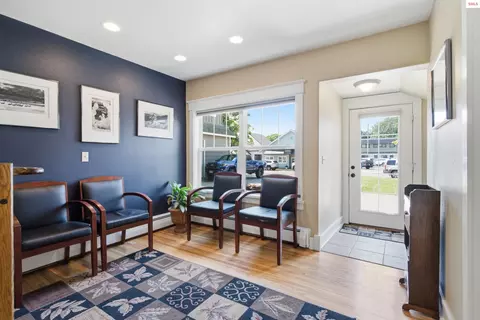 Entry Way - 113 S 2nd Ave, Sandpoint, ID 83864 photo 2 of 4