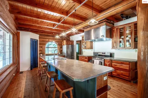 Kitchen - 1861 Samuels Rd, Sandpoint, ID 83864 photo 3 of 4