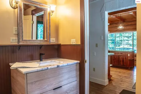 Bath - 1861 Samuels Rd, Sandpoint, ID 83864 photo 1 of 5
