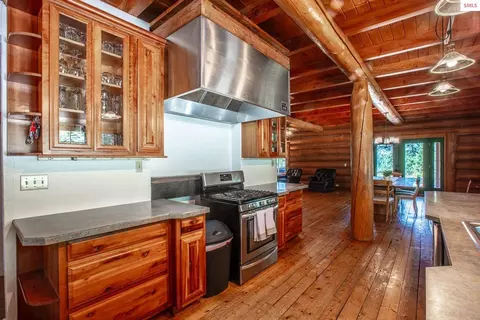 Kitchen - 1861 Samuels Rd, Sandpoint, ID 83864 photo 2 of 4