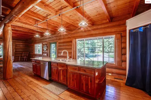 Kitchen - 1861 Samuels Rd, Sandpoint, ID 83864 photo 4 of 4