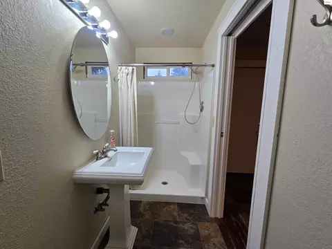 Bath - 24 Shiras Dr, Sandpoint, ID 83864 photo 4 of 6