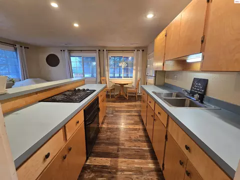 Kitchen - 24 Shiras Dr, Sandpoint, ID 83864 photo 6 of 8
