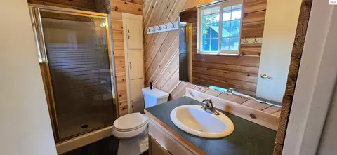 Bath - 24 Shiras Dr, Sandpoint, ID 83864 photo 1 of 6