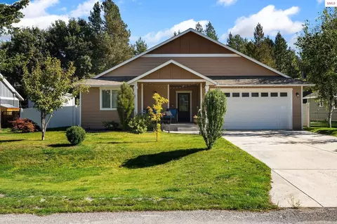 241 Beverly Dr, Sagle, ID 83860