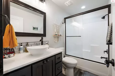 Bath - 241 Beverly Dr, Sagle, ID 83860 photo 2 of 5