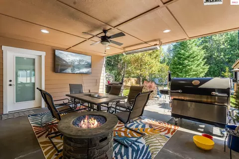 Exterior - 241 Beverly Dr, Sagle, ID 83860 photo 2 of 15