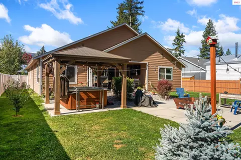 Exterior - 241 Beverly Dr, Sagle, ID 83860 photo 7 of 15