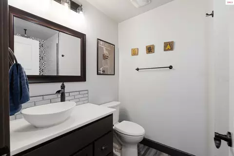 Bath - 241 Beverly Dr, Sagle, ID 83860 photo 1 of 5