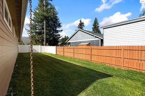 Exterior - 241 Beverly Dr, Sagle, ID 83860 photo 4 of 15