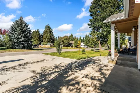 Exterior - 241 Beverly Dr, Sagle, ID 83860 photo 6 of 15