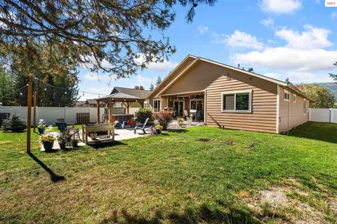 Exterior - 241 Beverly Dr, Sagle, ID 83860 photo 14 of 15