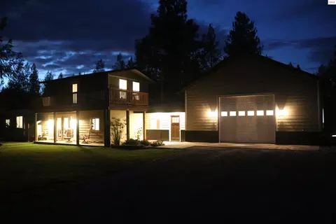 242 Lodgepole Ln, Moyie Springs, ID 83845