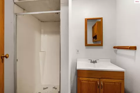 Bath - 659 663 Spades Rd, Sagle, ID 83860 photo 3 of 3