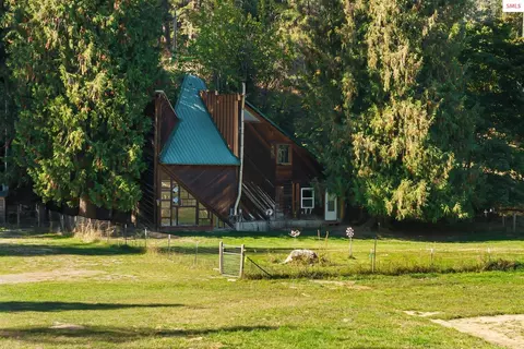 Exterior - 659 663 Spades Rd, Sagle, ID 83860 photo 4 of 16