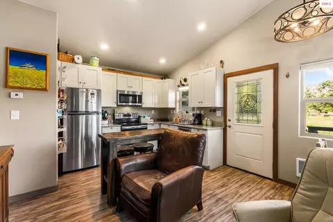 Kitchen - 659 663 Spades Rd, Sagle, ID 83860 photo 1 of 2