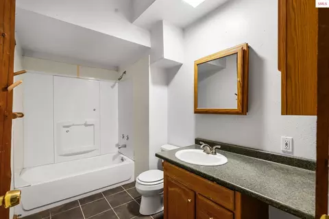 Bath - 659 663 Spades Rd, Sagle, ID 83860 photo 2 of 3