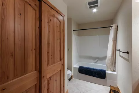 Bath - 507 Guthrie Pl #302, Dover, ID 83825 photo 3 of 3