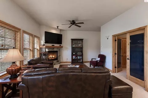 Living - 507 Guthrie Pl #302, Dover, ID 83825 photo 3 of 4