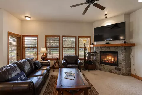 Living - 507 Guthrie Pl #302, Dover, ID 83825 photo 1 of 4