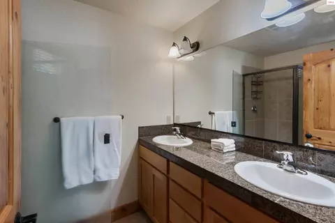 Bath - 507 Guthrie Pl #302, Dover, ID 83825 photo 1 of 3