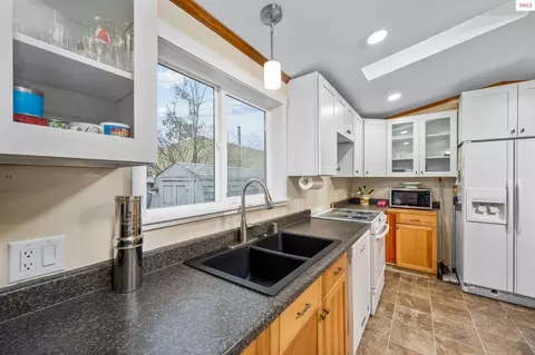 Kitchen - 9140 N Starr Loop, Hayden, ID 83835 photo 3 of 3