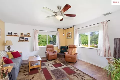 Living - 369 Glidden Ave, Priest River, ID 83856 photo 1 of 2