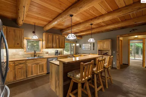 Kitchen - 137 Puffin Rd, Sandpoint, ID 83864 photo 3 of 6