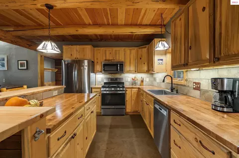 Kitchen - 137 Puffin Rd, Sandpoint, ID 83864 photo 2 of 6