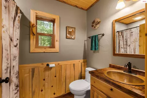Bath - 137 Puffin Rd, Sandpoint, ID 83864 photo 1 of 2