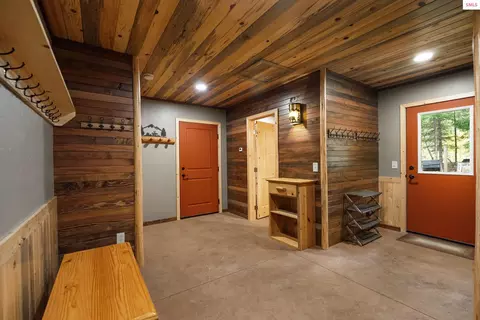 Entry Way - 137 Puffin Rd, Sandpoint, ID 83864 photo 1 of 2