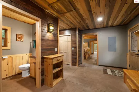 Entry Way - 137 Puffin Rd, Sandpoint, ID 83864 photo 2 of 2