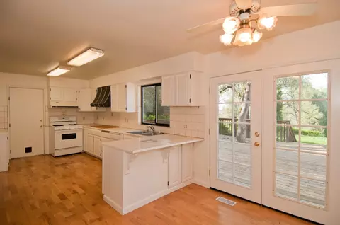 8926 Sadawa Ln, Redding, CA 96001 photo 18