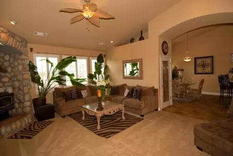 19061 Hollow Ln, Redding, CA 96003 photo 4