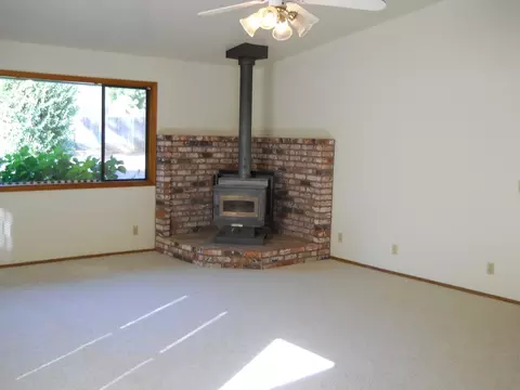 1816 Tiburon, Redding, CA 96002 photo 6