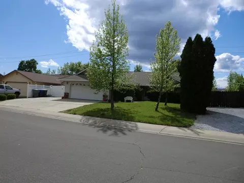 1564 Marigold Way, Redding, CA 96003 photo 3