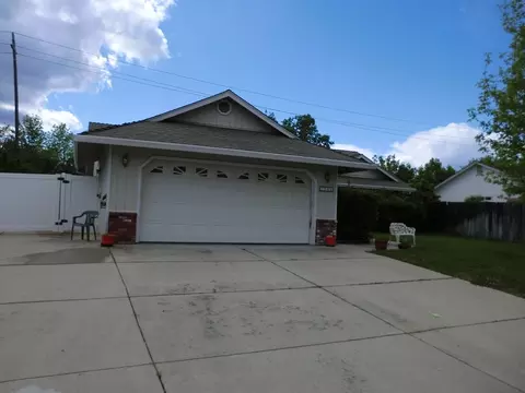 1564 Marigold Way, Redding, CA 96003 photo 2