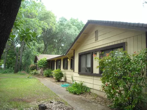 4022 Alta Campo, Redding, CA 96002 photo 2